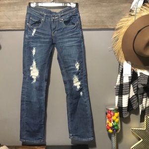 Distressed crop capri jeans